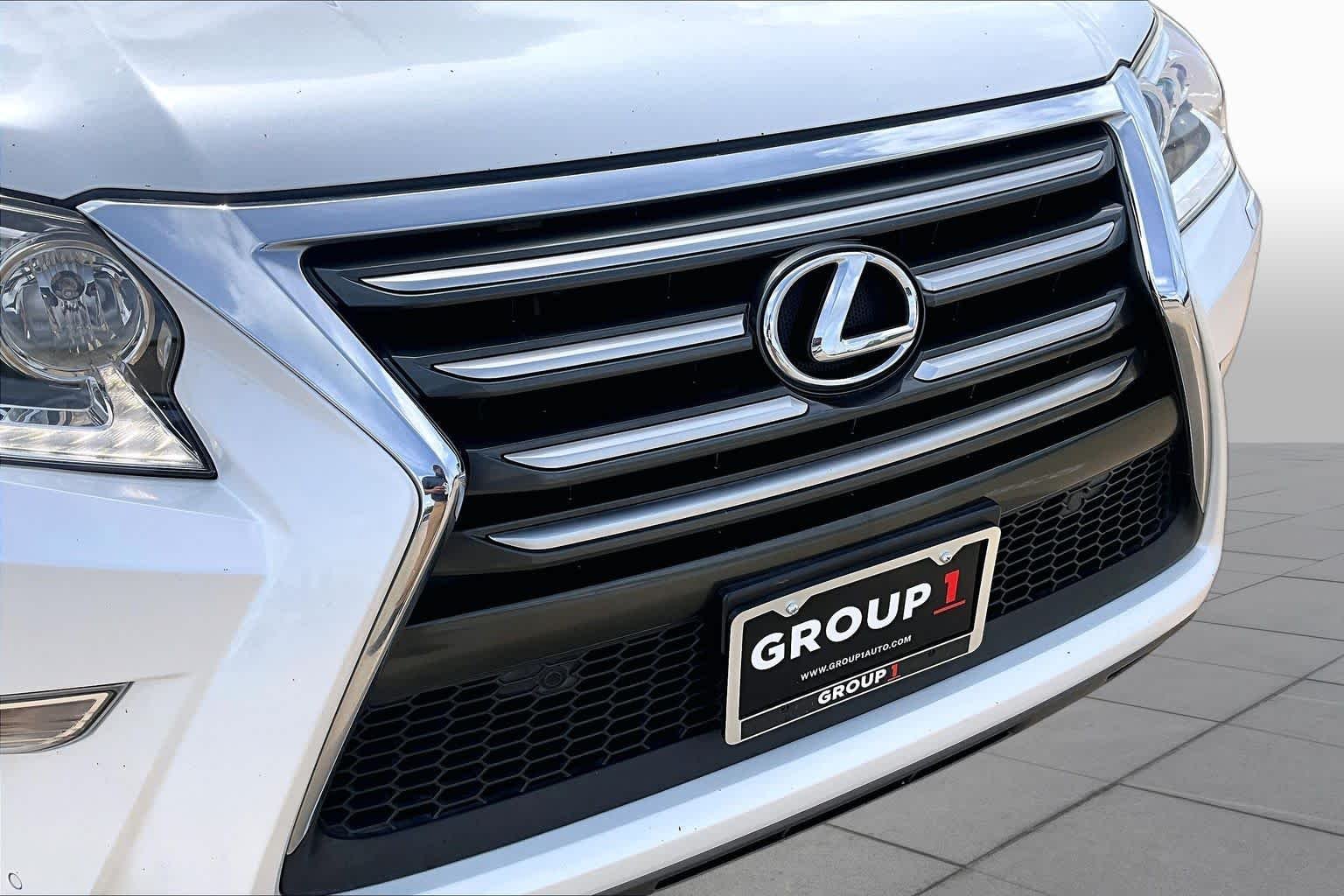 Used 2018 Starfire Pearl Lexus Luxury image 30