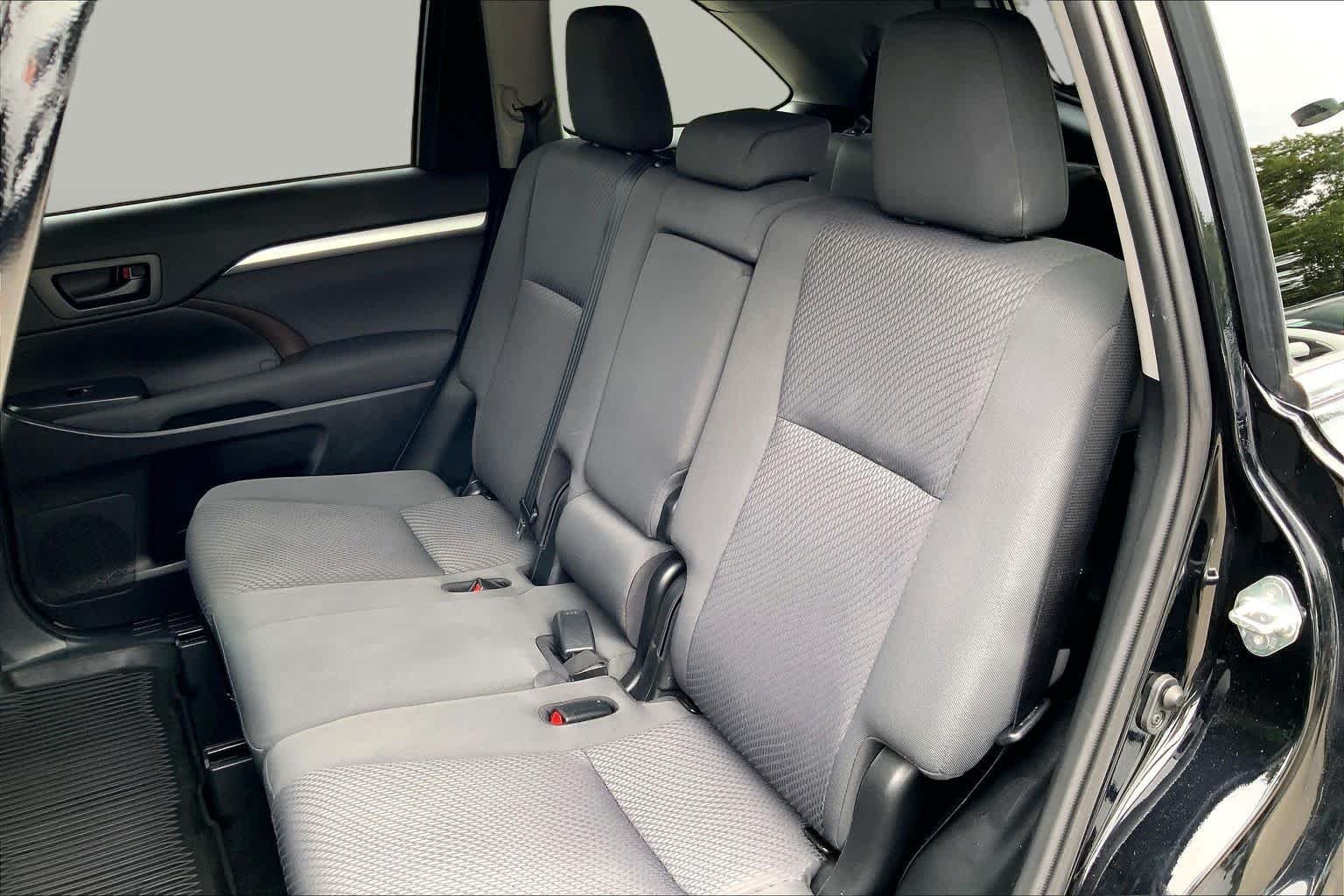 Used 2019 Midnight Black Metallic Toyota LE image 21