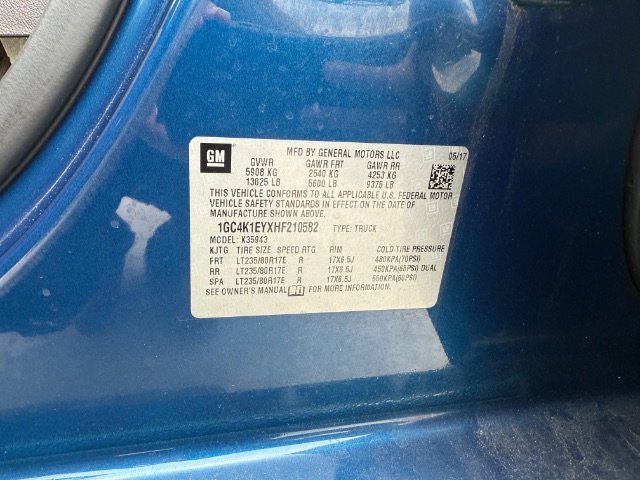 Used 2017 Deep Ocean Blue Metallic Chevrolet High Country image 23