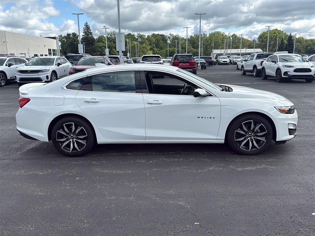 Used 2021 Summit White Chevrolet RS image 15