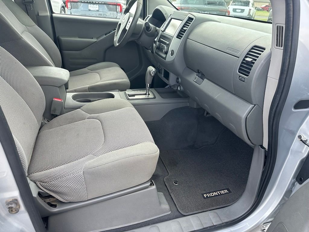 Used 2019 Silver Nissan SV image 26