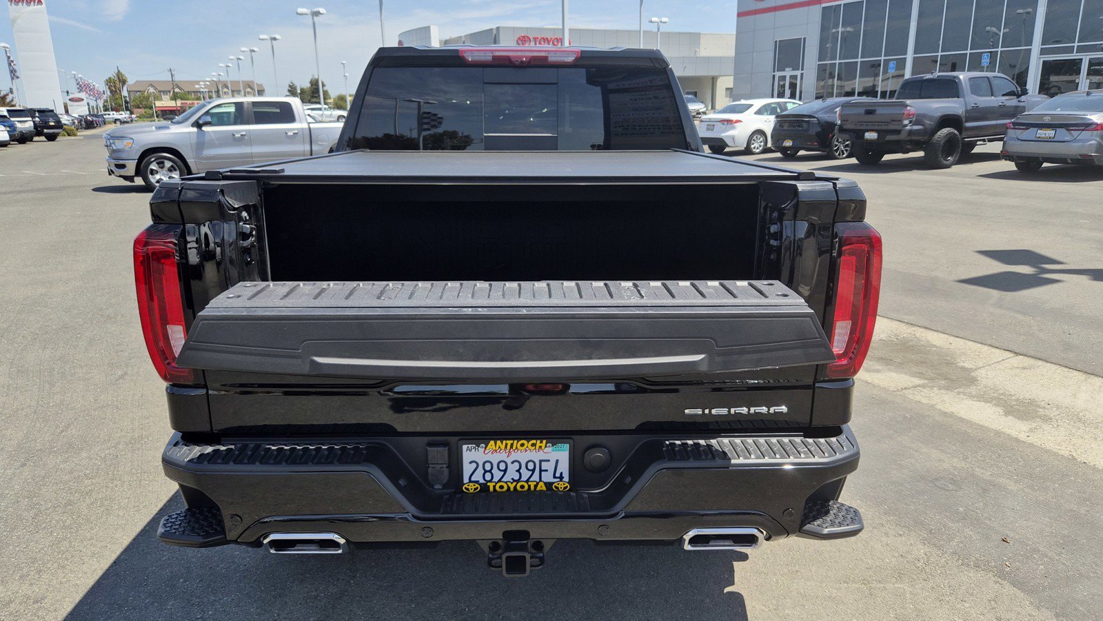 Used 2025 Onyx Black GMC Denali Ultimate image 10