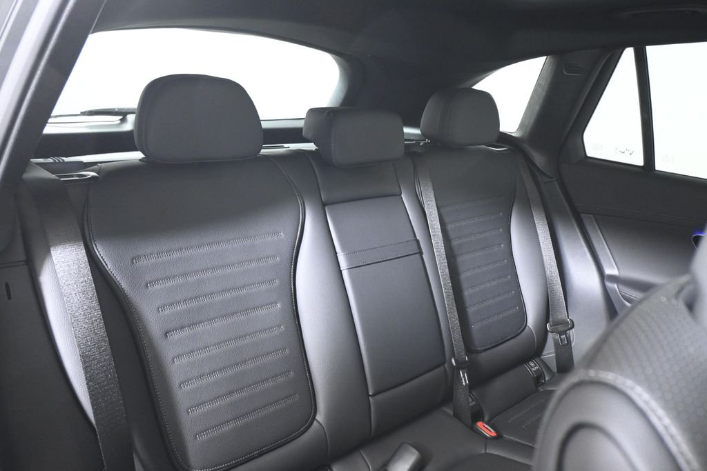 Used 2026 Graphite Grey Metallic Mercedes-Benz GLC 300 image 33