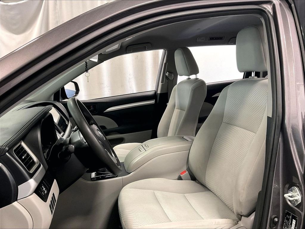 Used 2019 Gray Toyota LE image 10