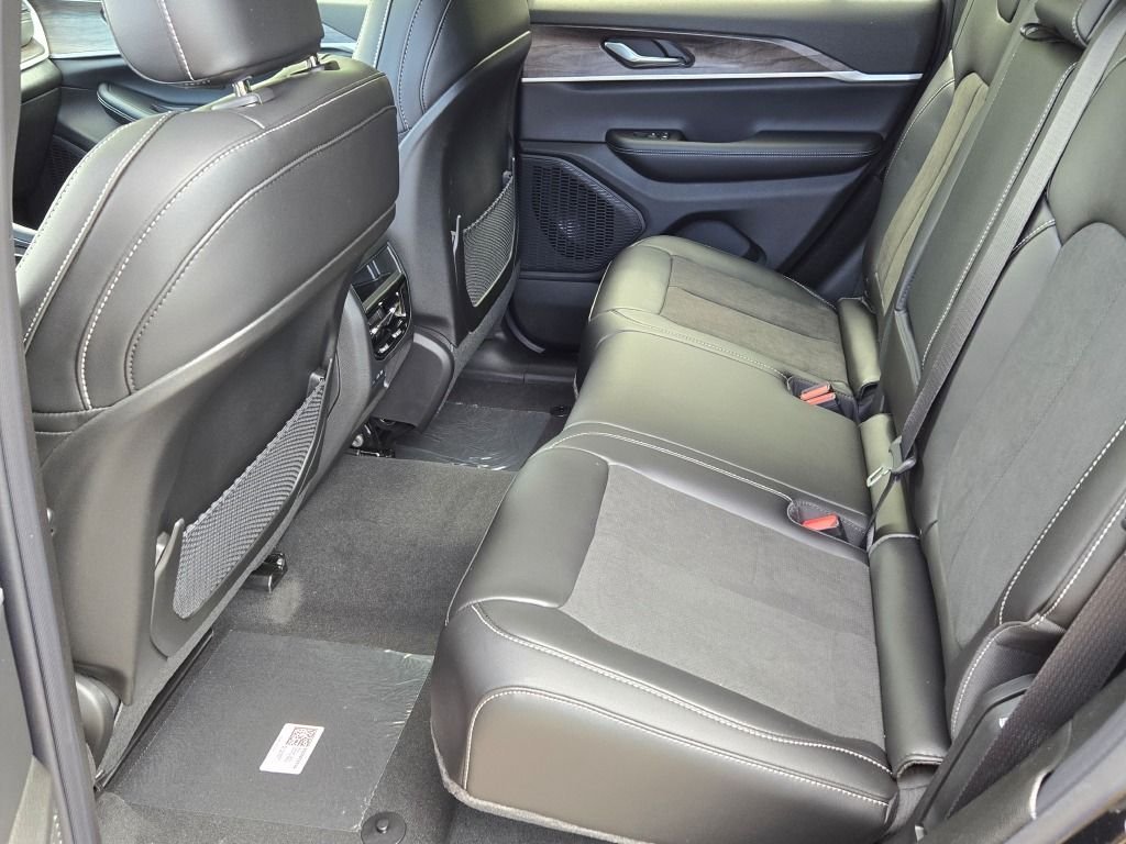 New 2026 Diamond Black Crystal Pearlcoat Jeep Altitude image 19