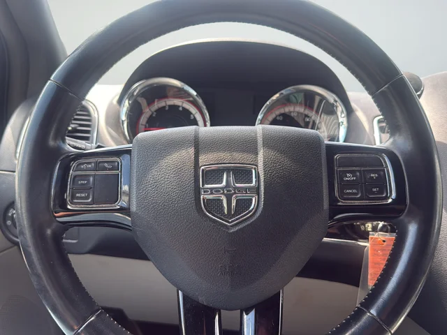 Used 2019 White Dodge SXT image 33
