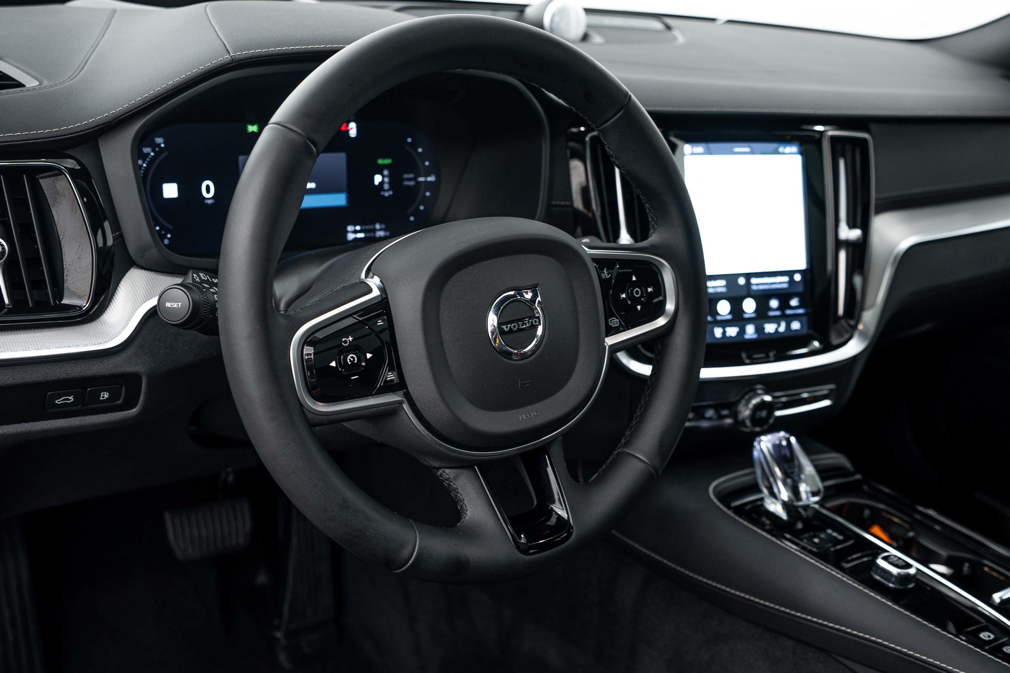 Used 2024 Onyx Black Metallic Volvo Polestar Engineered image 10