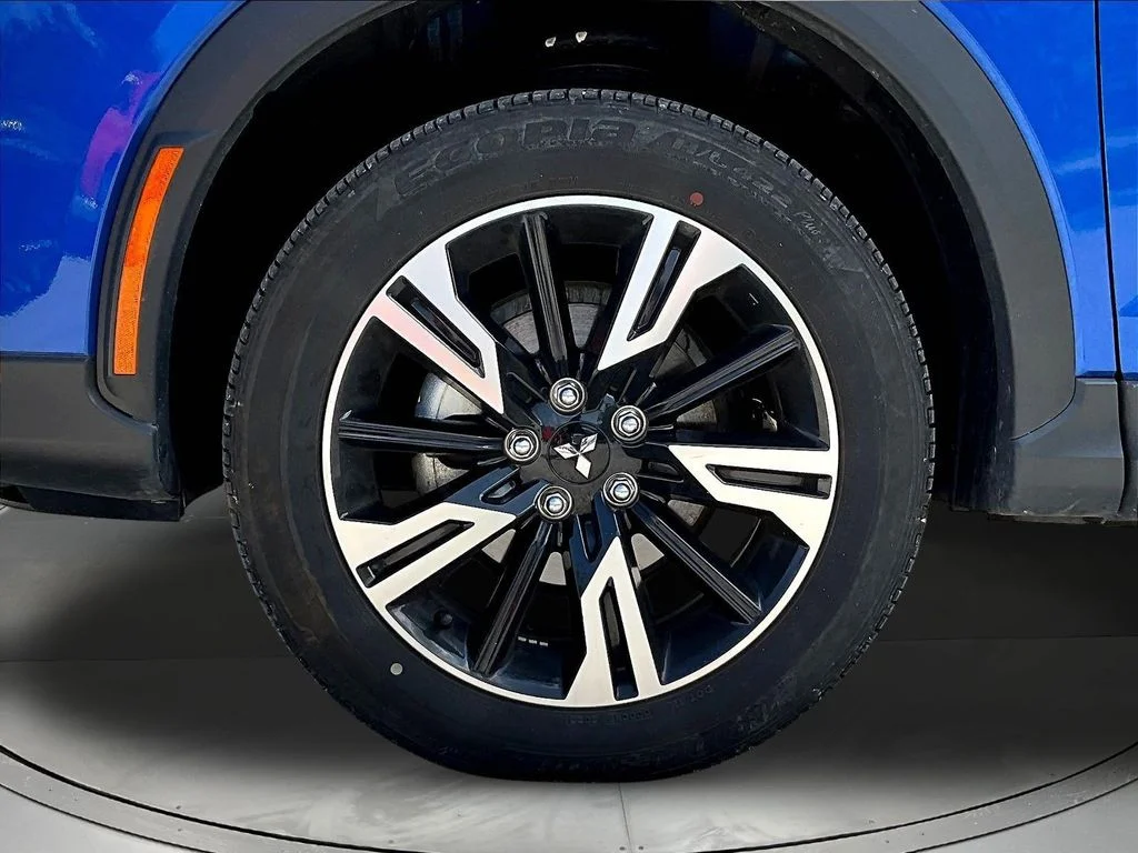 Used 2024 Blue Mitsubishi SE image 37