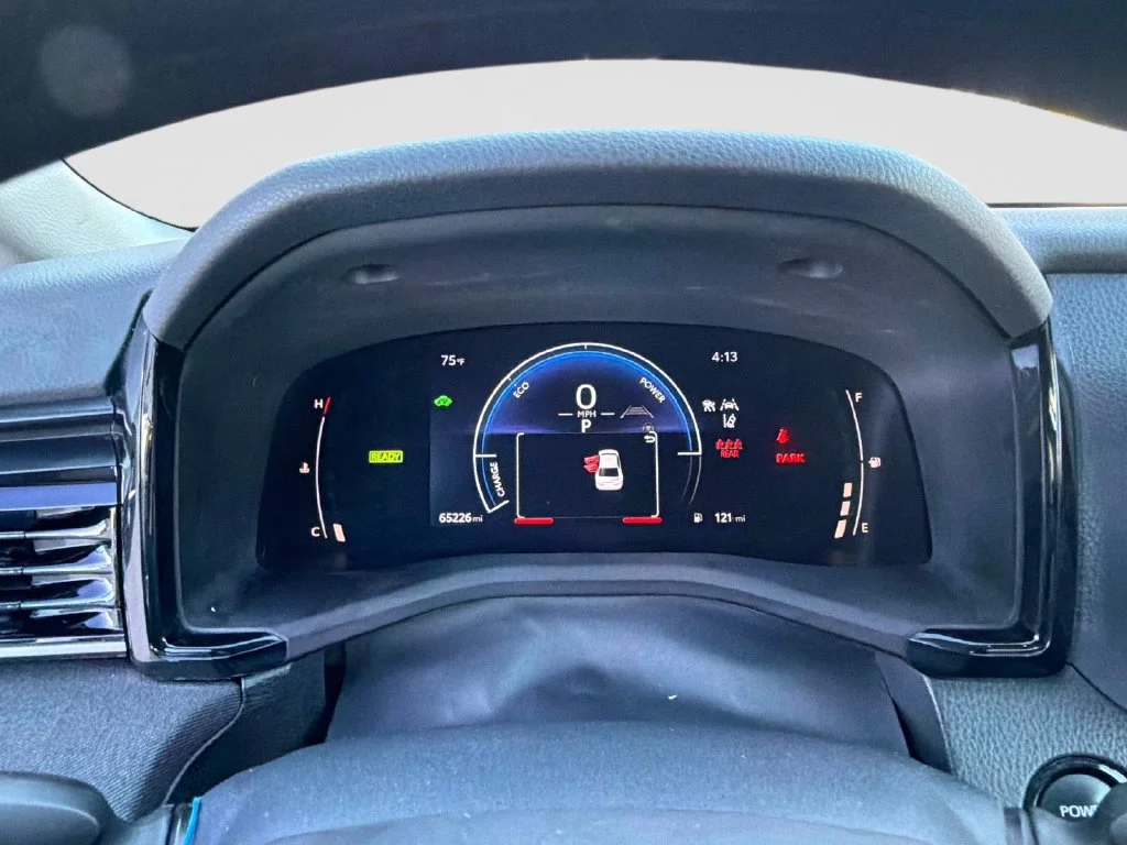 Used 2025 Silver Toyota LE image 28