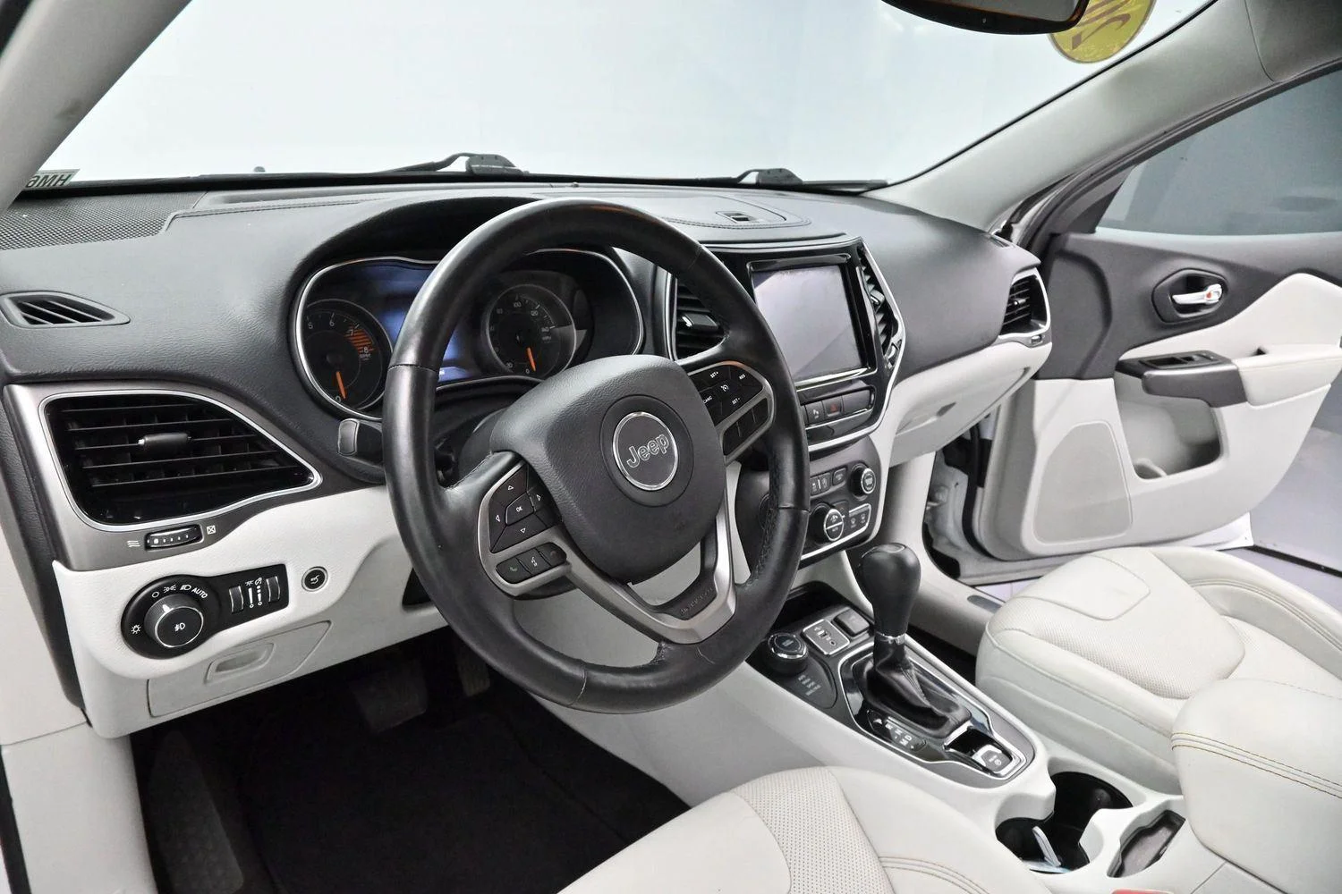 Used 2019 Bright White Clearcoat Jeep Limited image 15