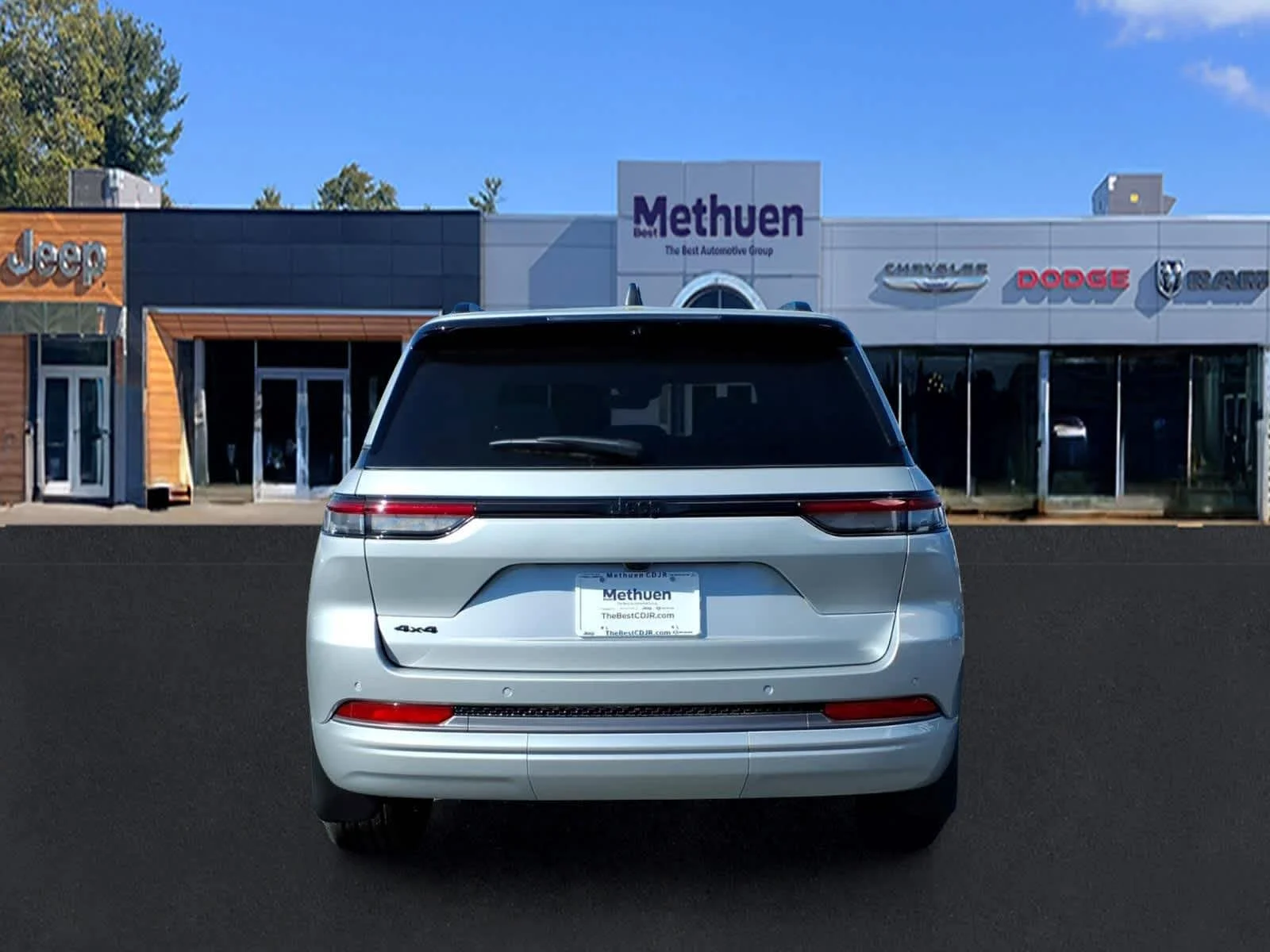 New 2026 Silver Zynith Jeep Laredo Altitude image 5