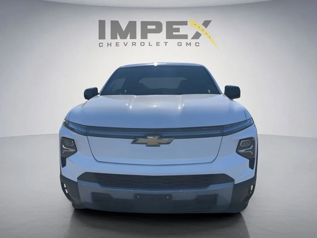 Used 2025 Summit White Chevrolet LT - Extended Range image 10
