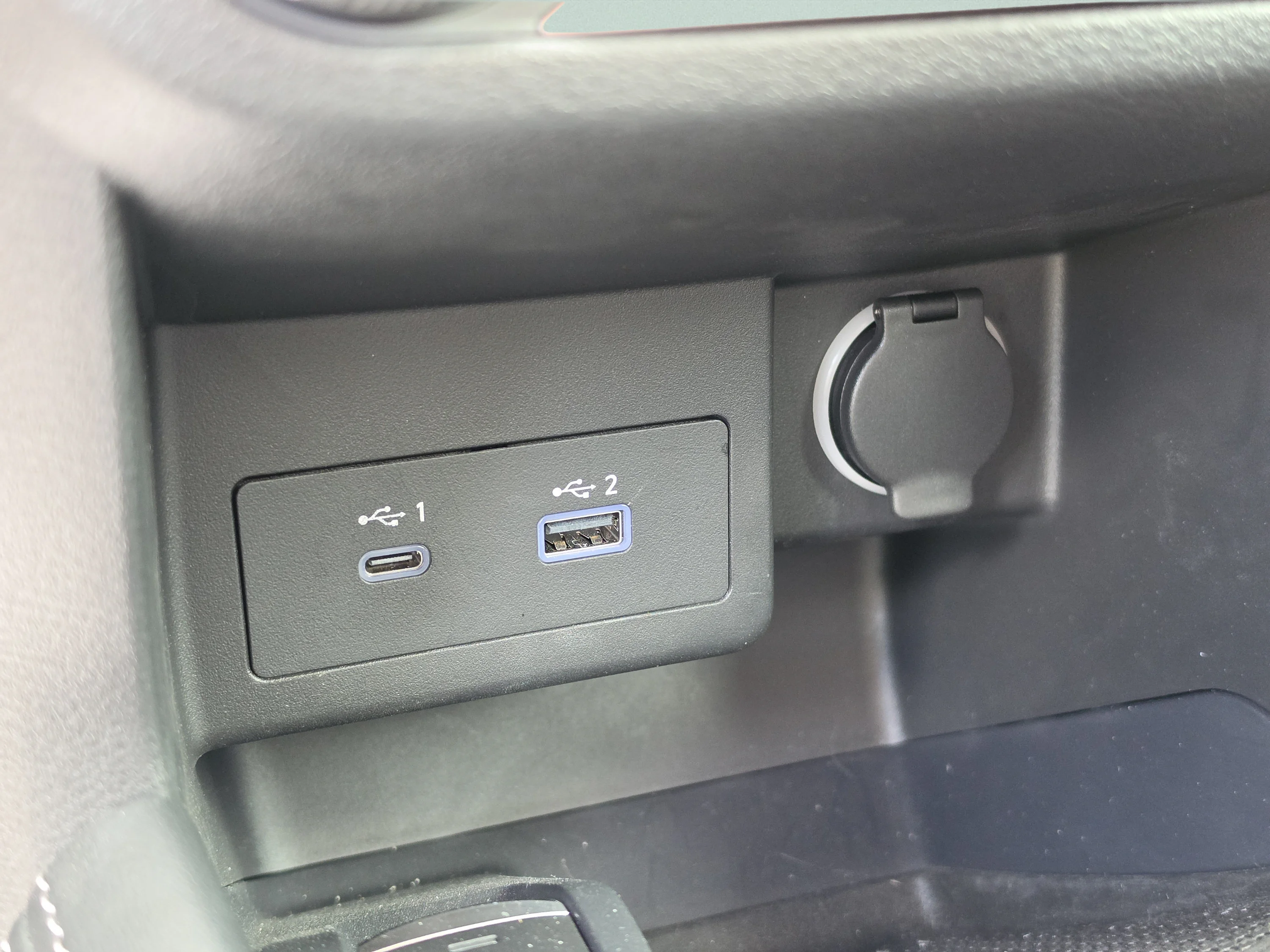 Used 2023 Aspen White Tricoat Nissan SV image 28