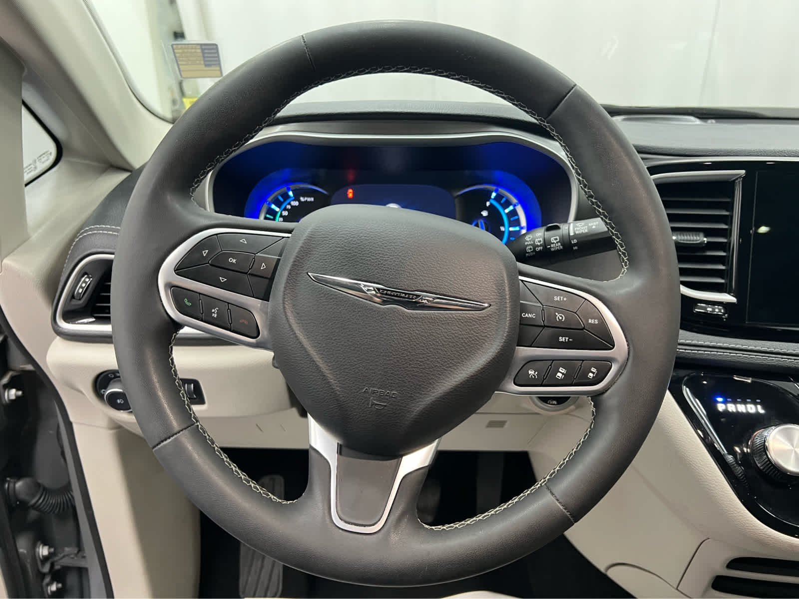 Used 2023 Ceramic Gray Clearcoat Chrysler Hybrid Touring L image 16