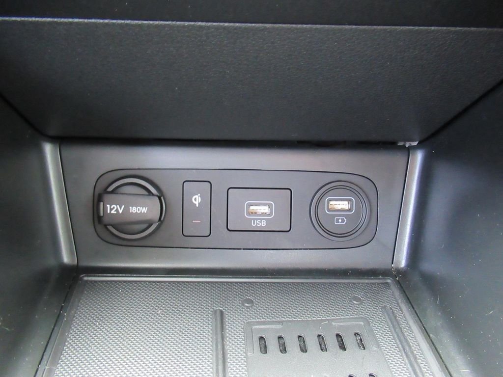 Used 2022 Black Hyundai Limited image 26