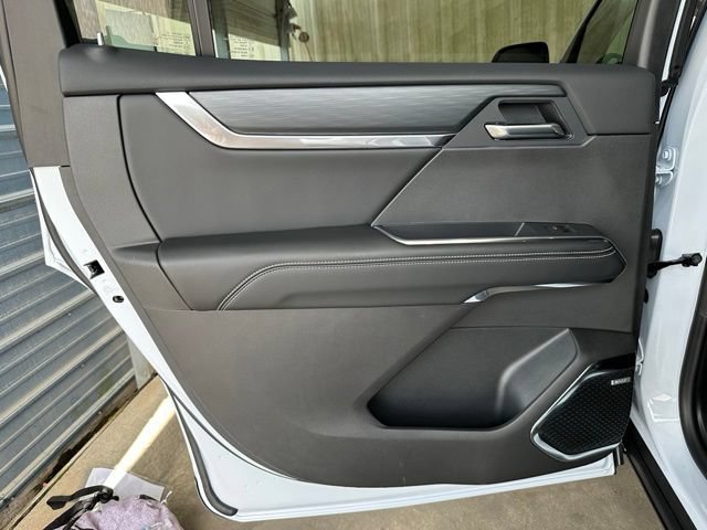 New 2026 Glacier White Tricoat GMC Elevation image 28