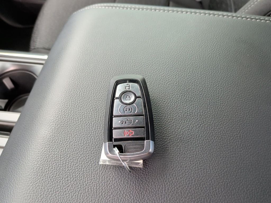 New 2026 Carbonized Gray Metallic Ford XLT image 49
