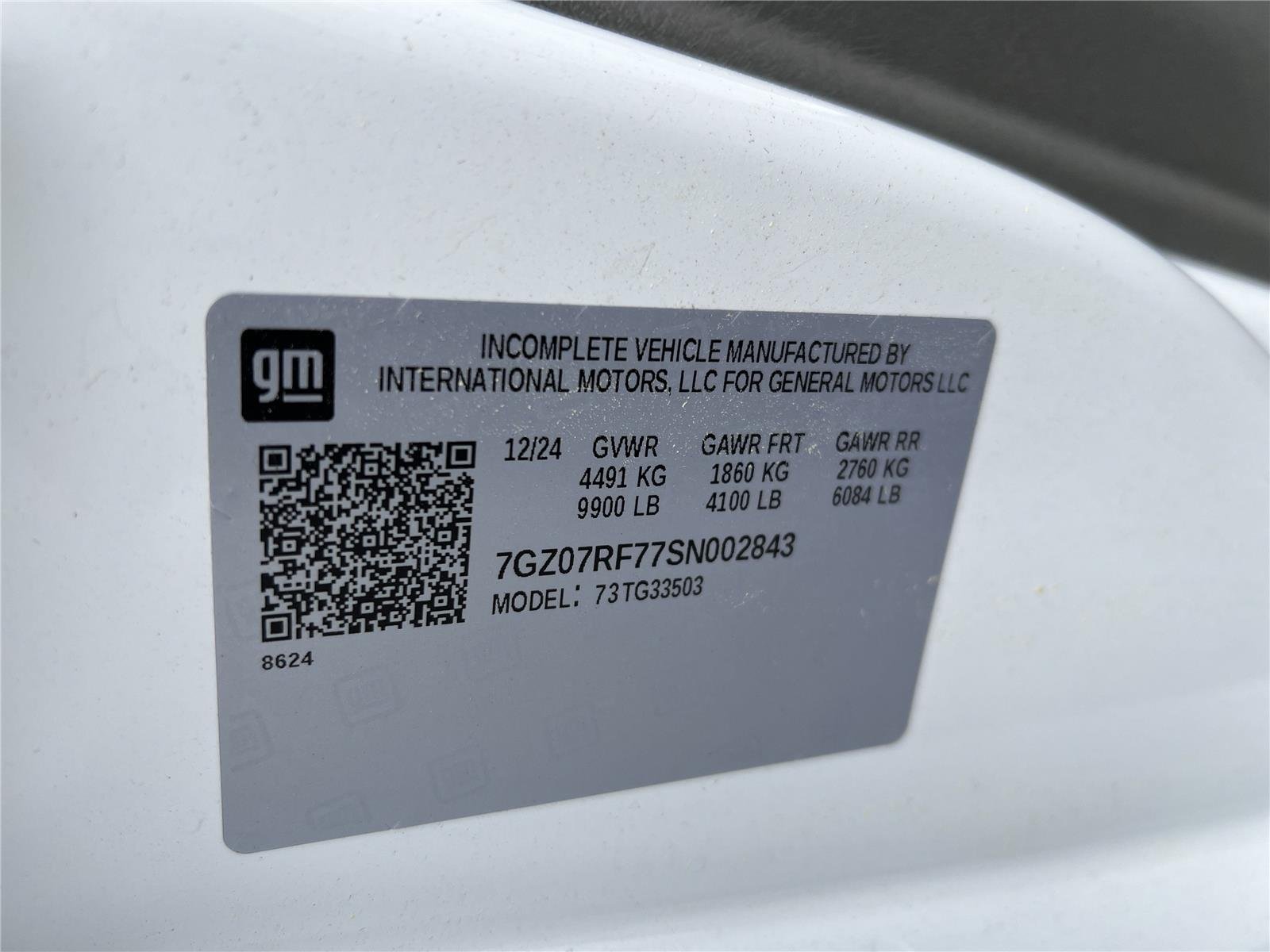 New 2025 Summit White GMC 1WT image 24
