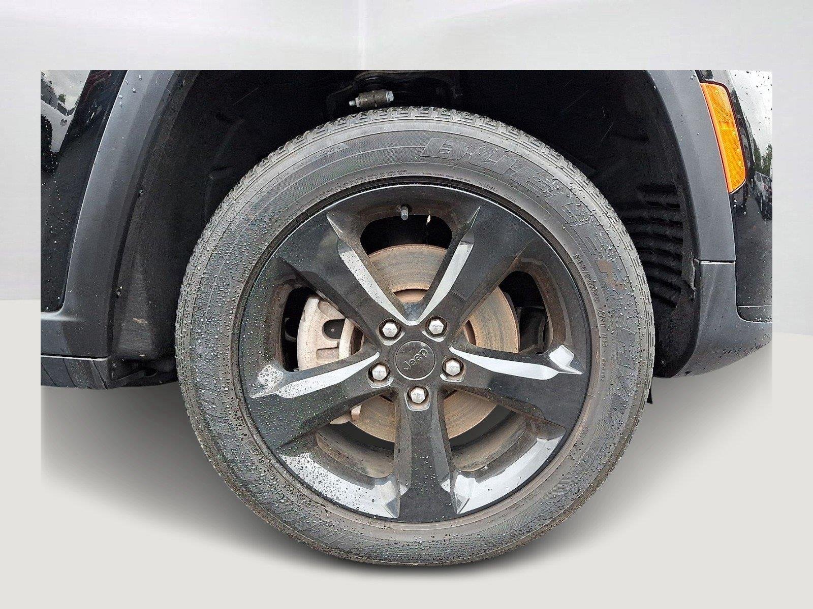 Used 2023 Diamond Black Crystal Pearlcoat Jeep Altitude X image 8