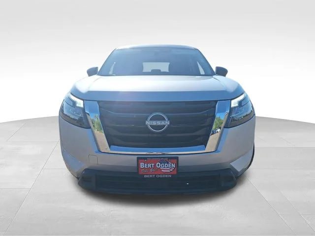 Used 2025 Silver Nissan S image 2