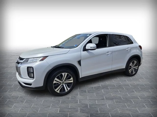 Used 2025 White Mitsubishi  image 3