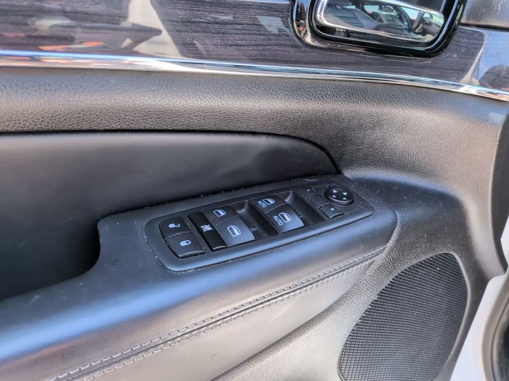 Used 2020 White Jeep Overland image 15