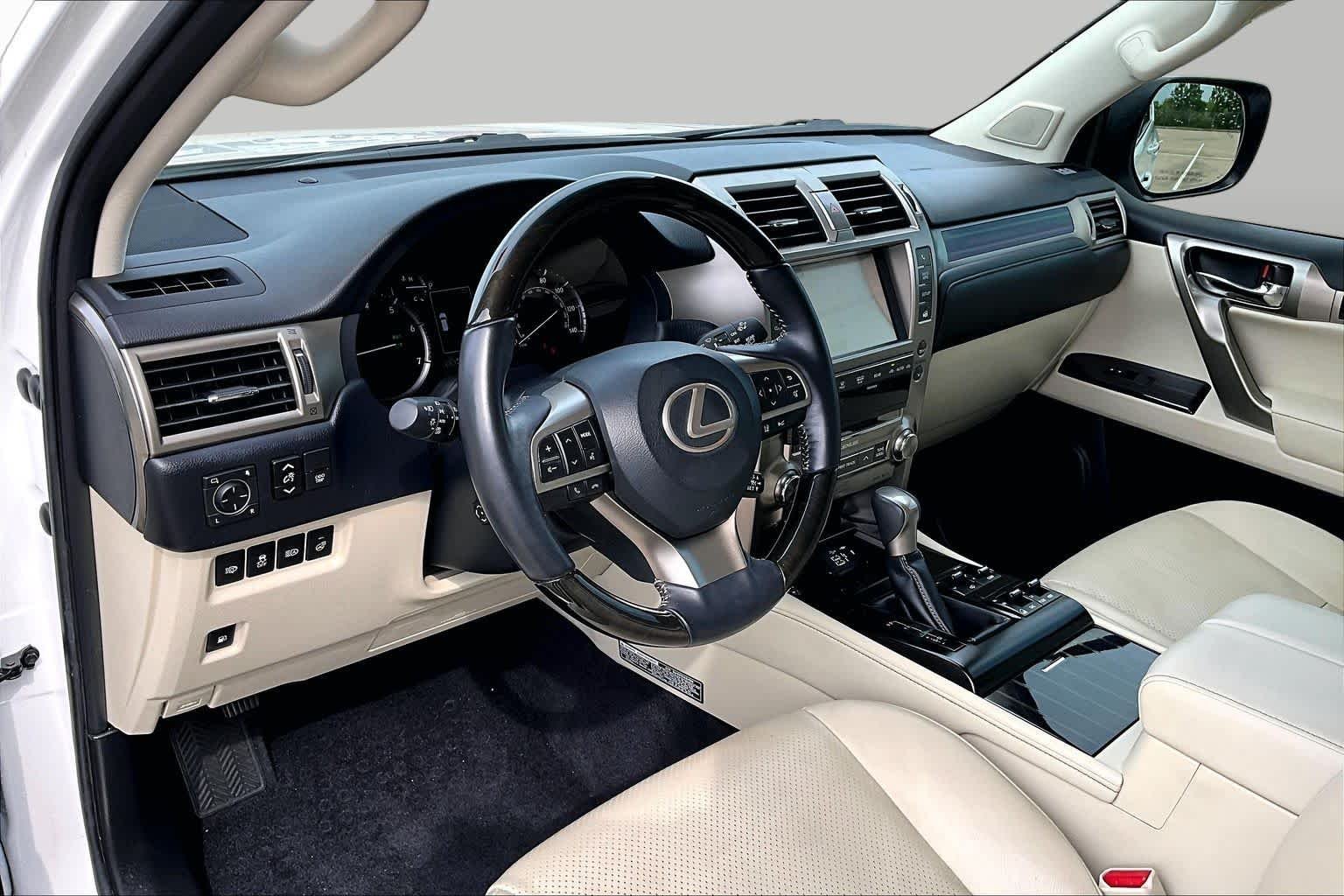 Used 2020 Starfire Pearl Lexus Luxury image 18