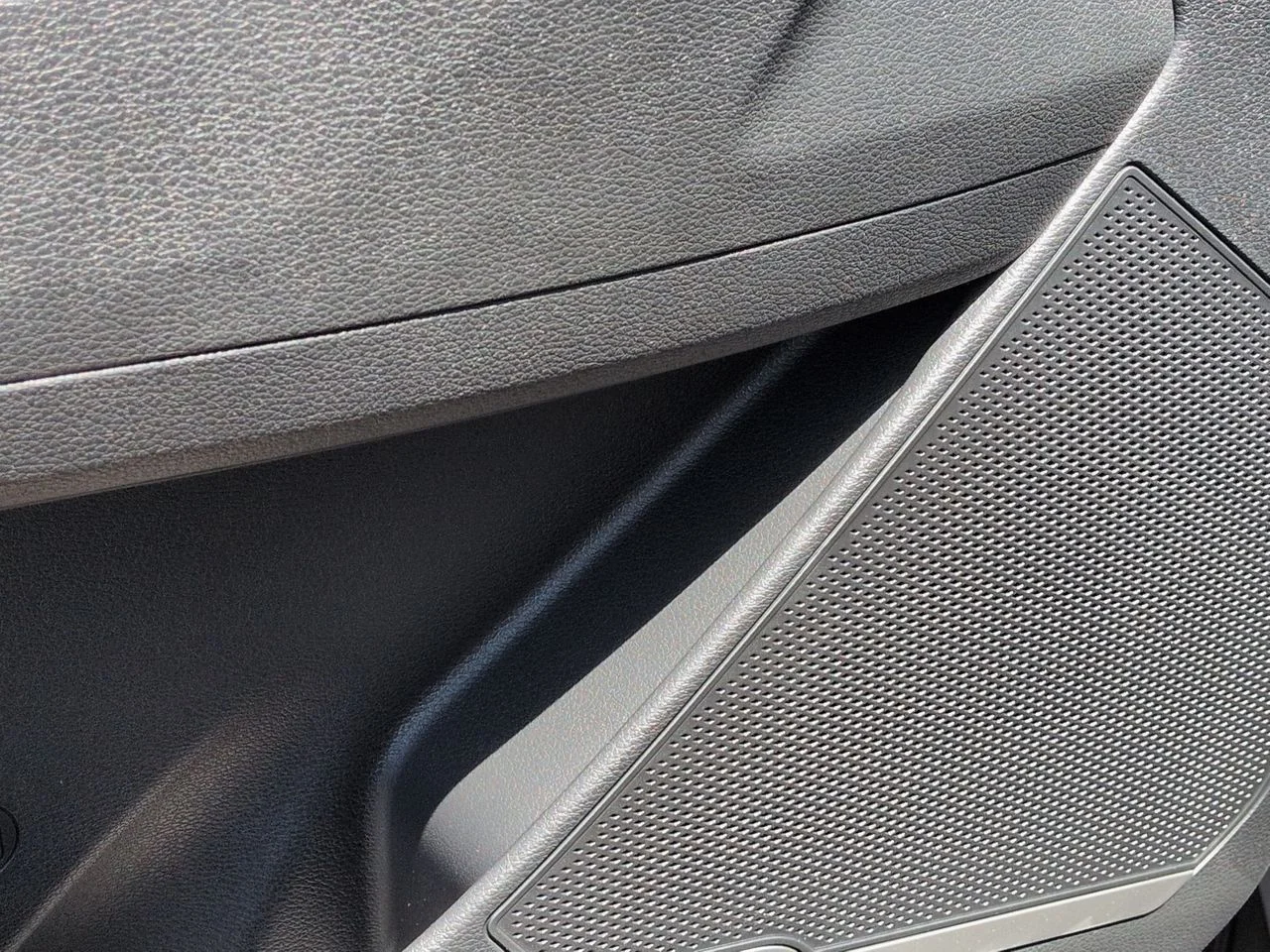 New 2026 Wolf Gray Kia S image 25