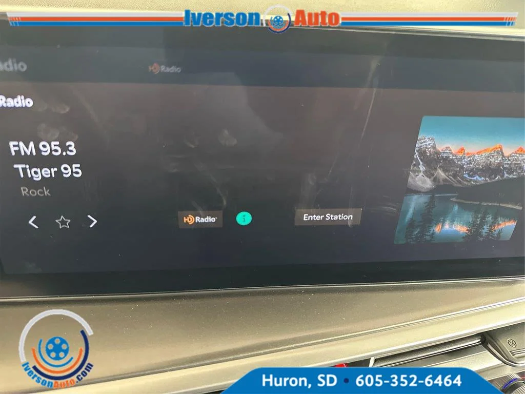 Used 2024 Everlasting Silver Kia S image 21