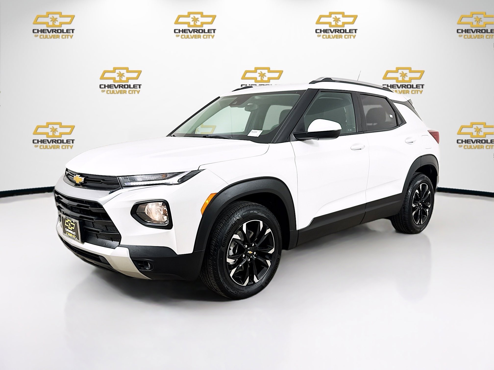 Used 2023 Summit White Chevrolet LT image 3