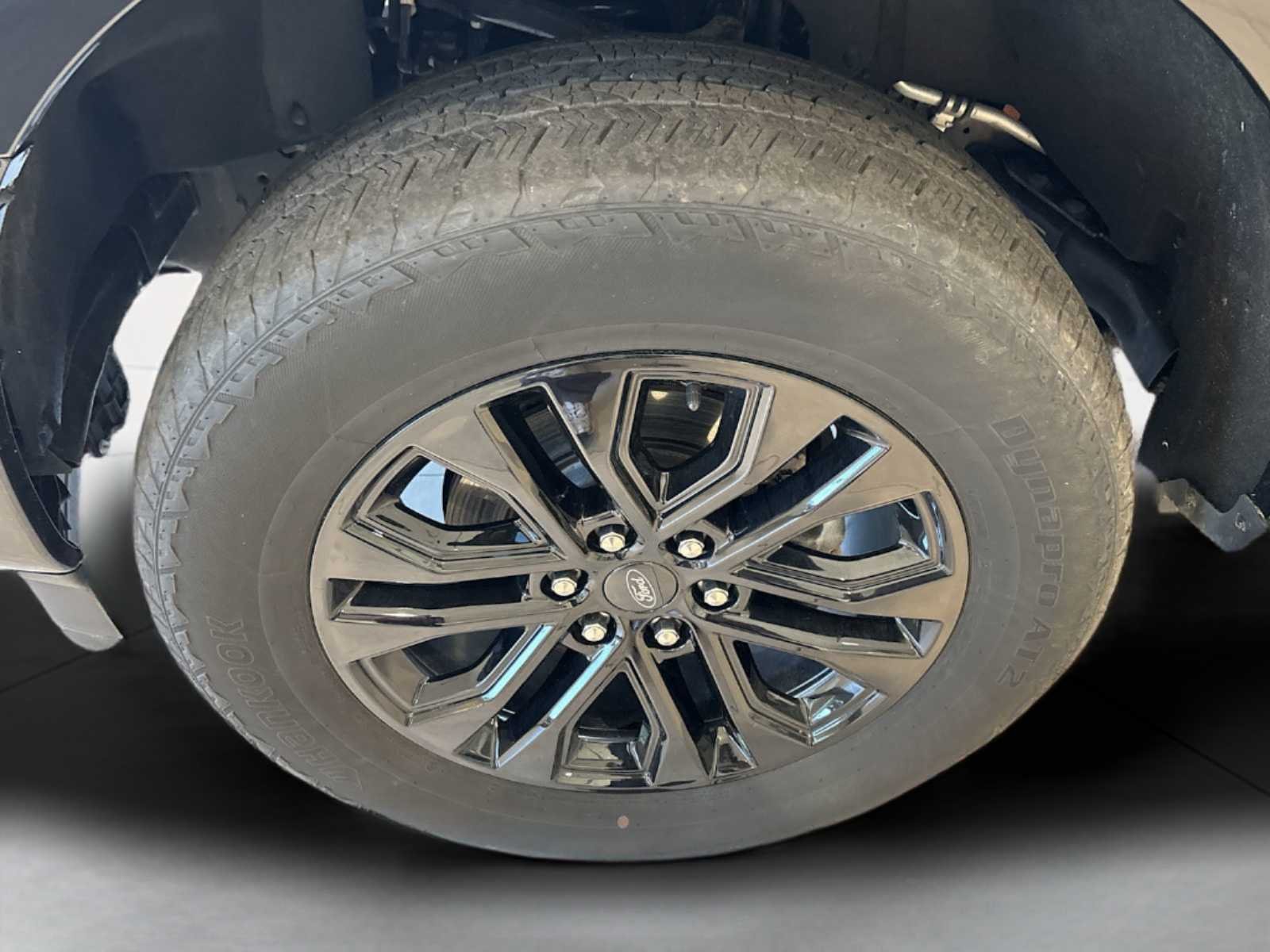Used 2025 Agate Black Metallic Ford LARIAT image 33