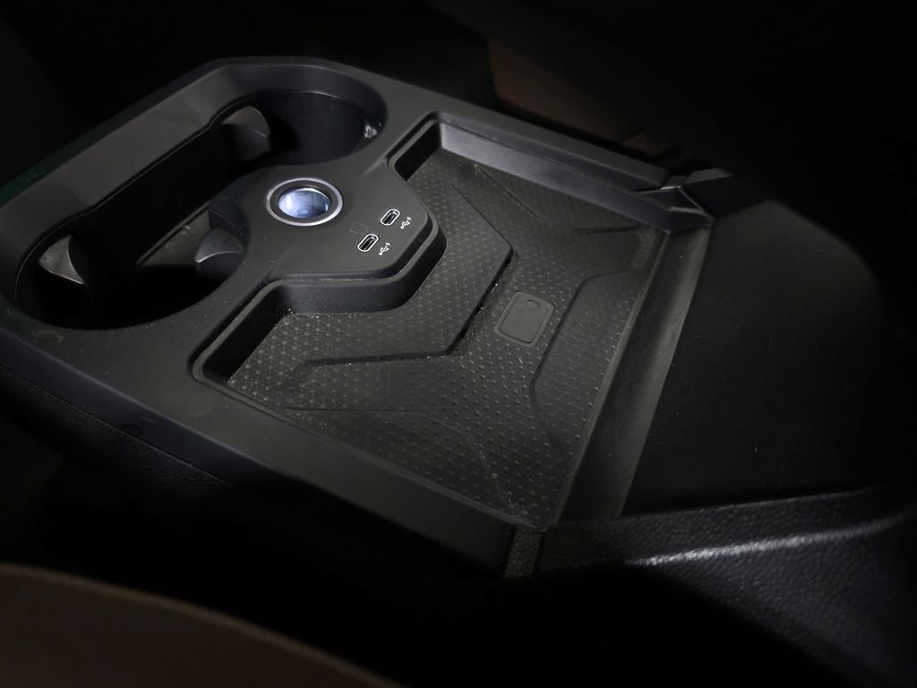 Used 2024 Black Sapphire Metallic BMW xDrive50 image 38