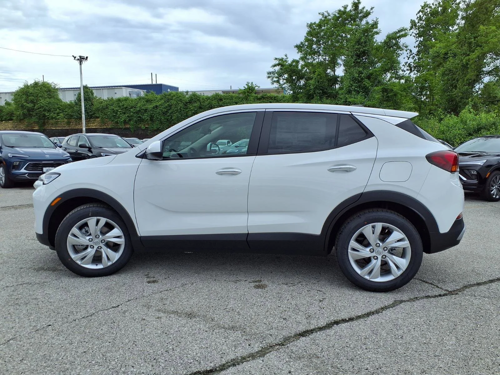 New 2026 Summit White Buick Preferred image 22