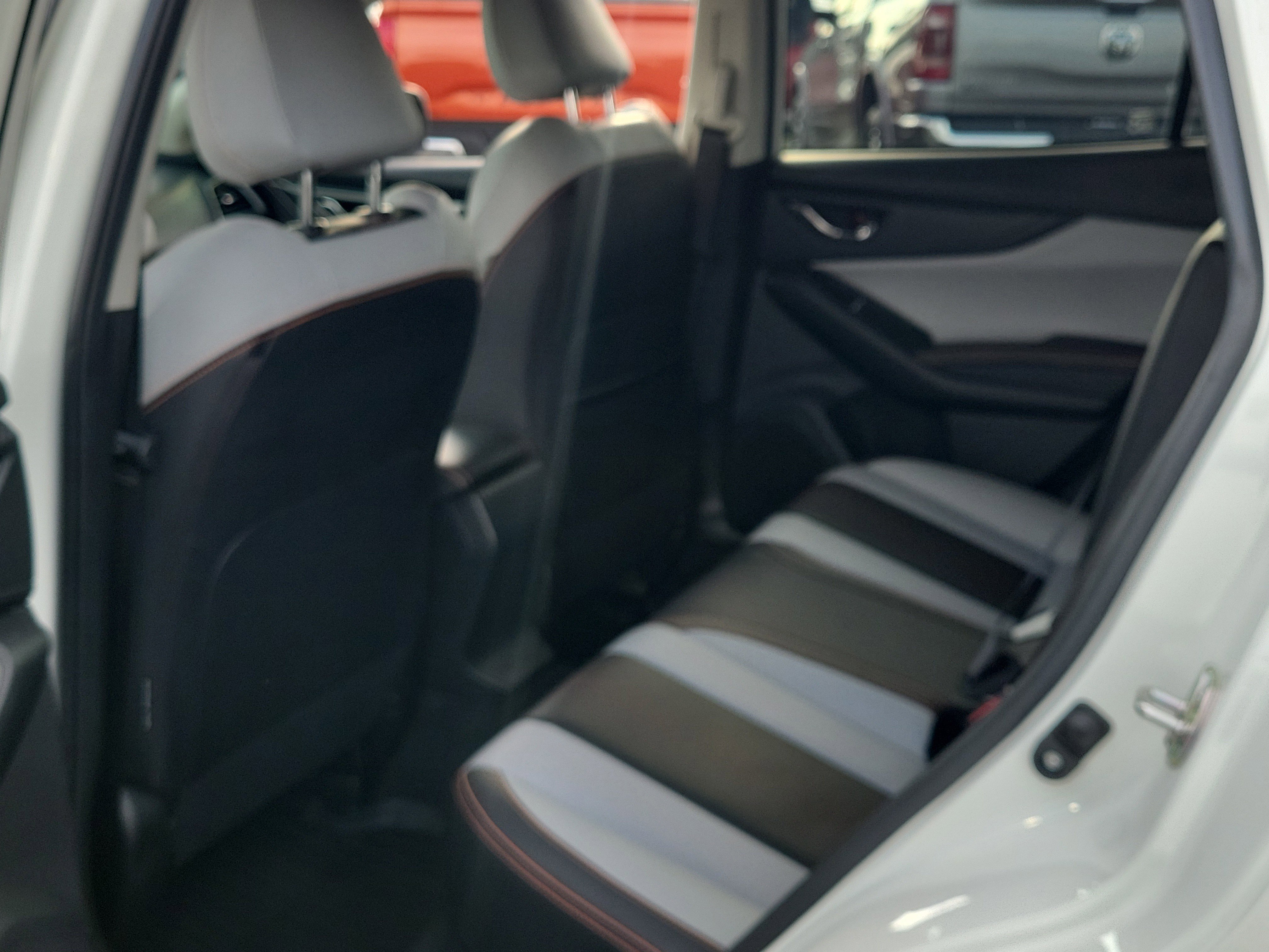 Used 2022 Crystal White Pearl Subaru Limited image 13