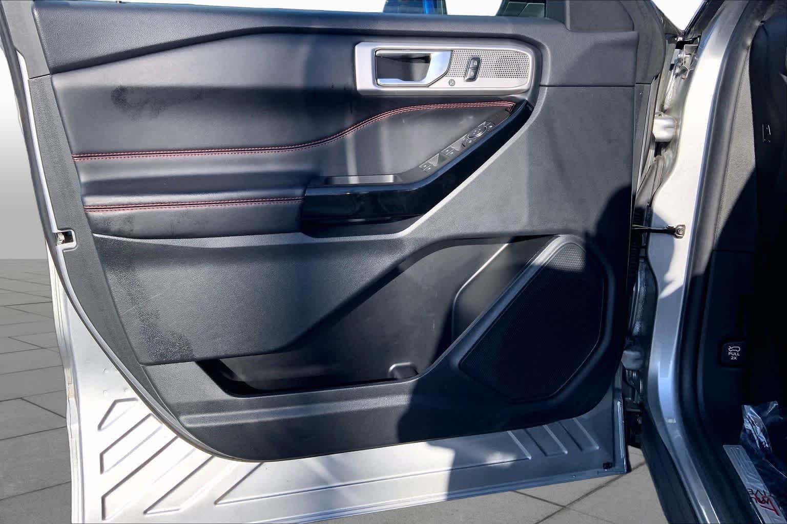 Used 2023 Iconic Silver Metallic Ford ST-Line image 21