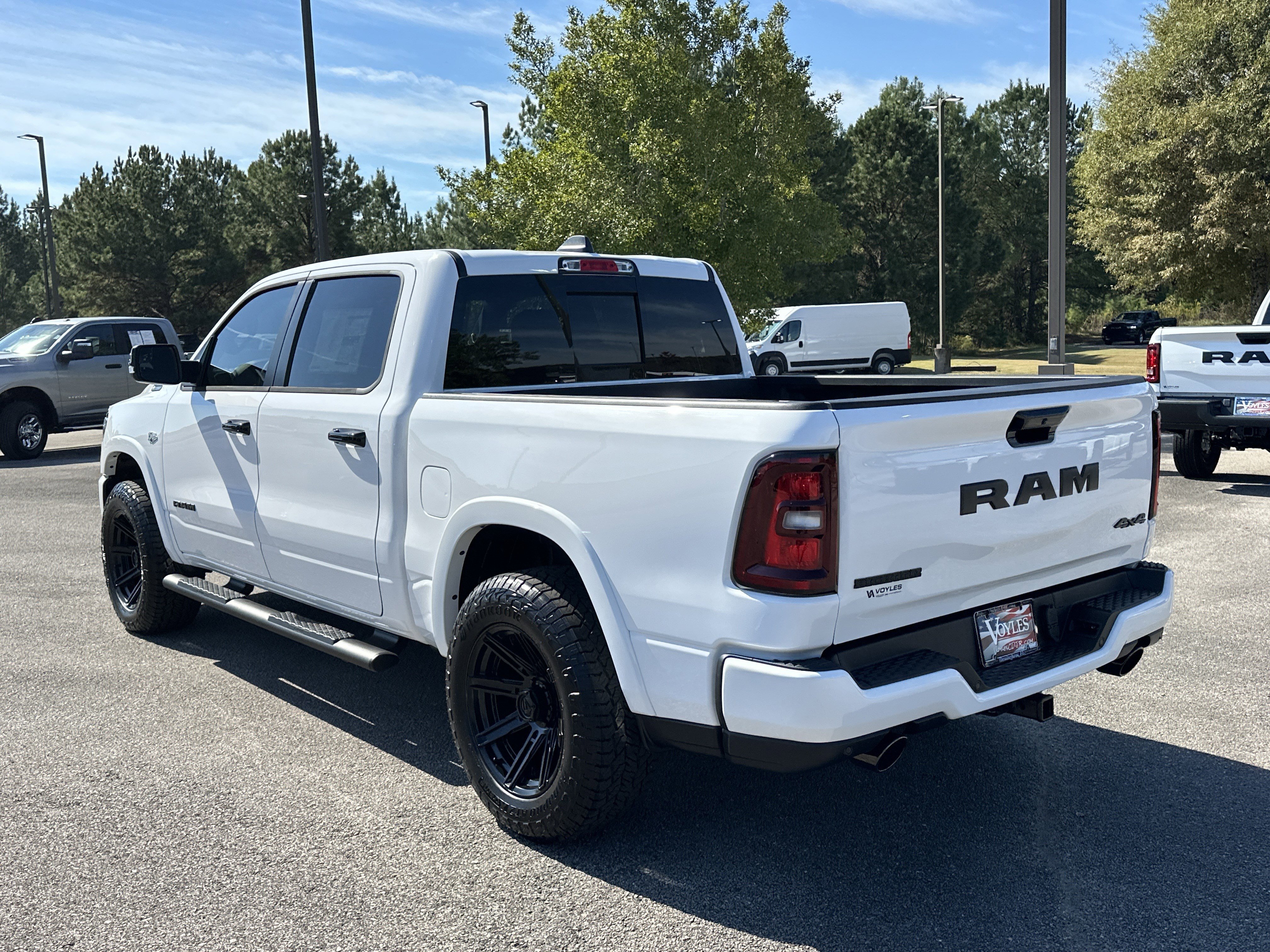 New 2026 Bright White Clear-Coat Exterior Paint RAM Big Horn/Lone Star image 5