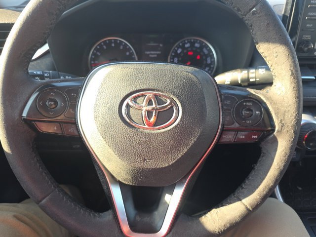 Used 2020 White Toyota XLE Premium image 15