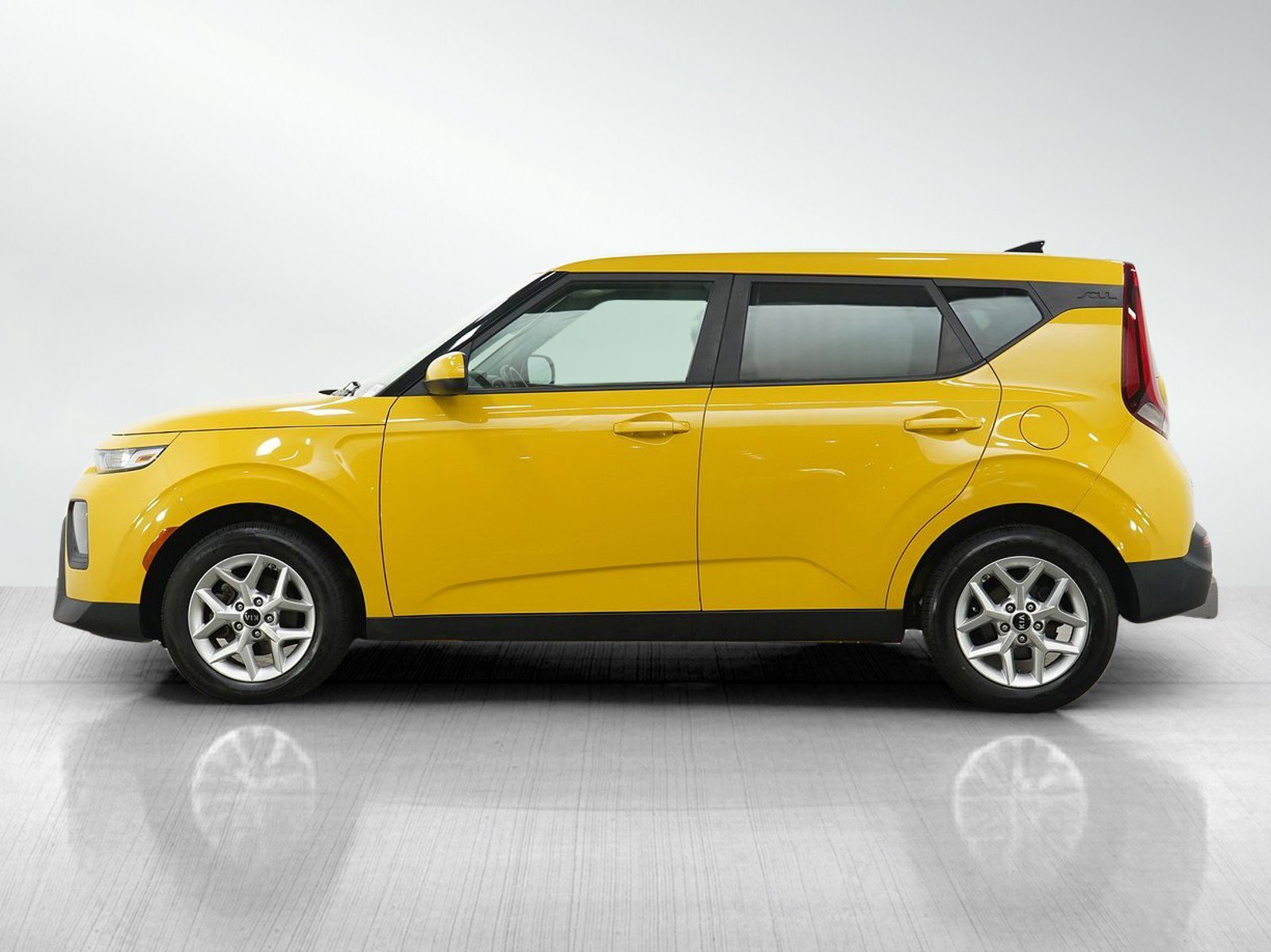 Used 2020 Kia Soul S with VIN KNDJ23AU1L7117549 for sale in Minneapolis, Minnesota