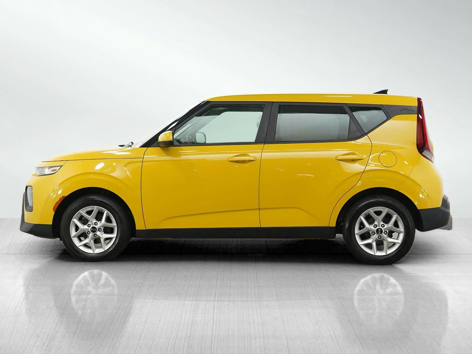 Used 2020 Kia Soul S with VIN KNDJ23AU1L7117549 for sale in Minneapolis, Minnesota