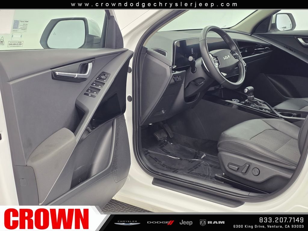 Used 2023 White Kia EX image 23