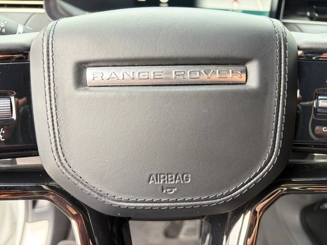 Used 2023  Land Rover SE Dynamic image 7