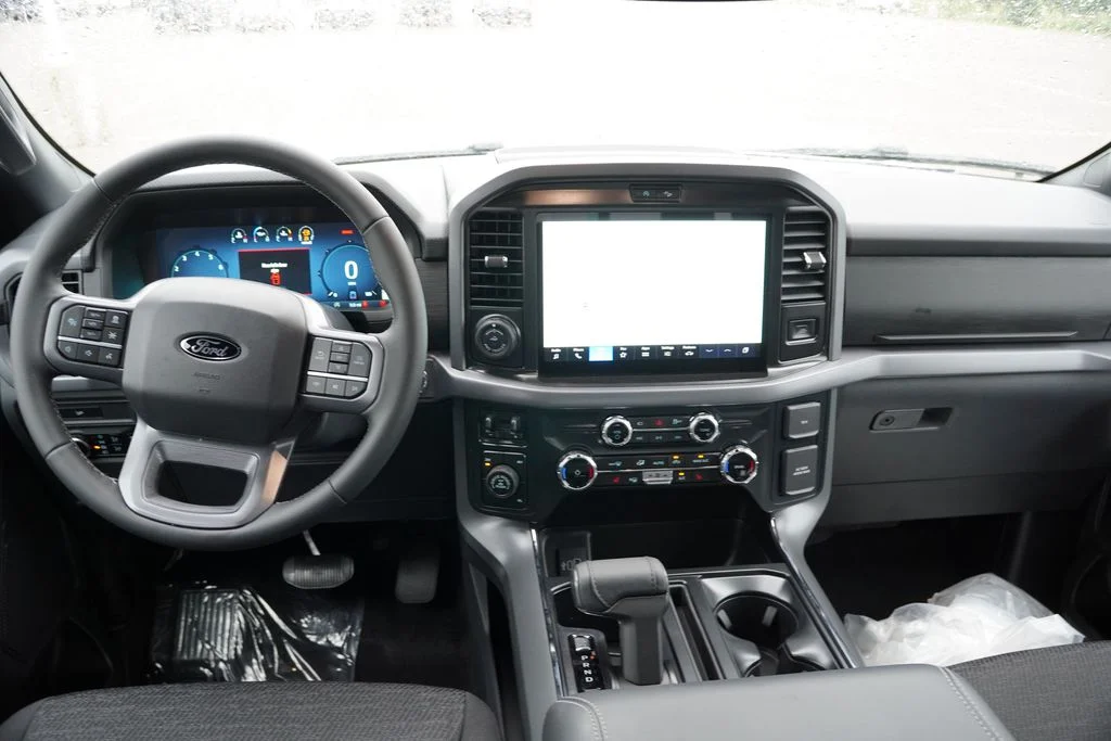 New 2026 Oxford White Ford XLT image 13