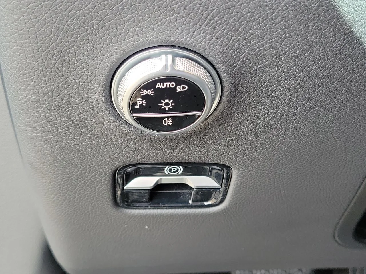 Certified Used 2025 Black Mercedes-Benz GLC 300 image 21