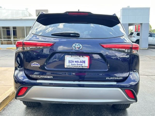 Used 2022 Gray Toyota Platinum image 8