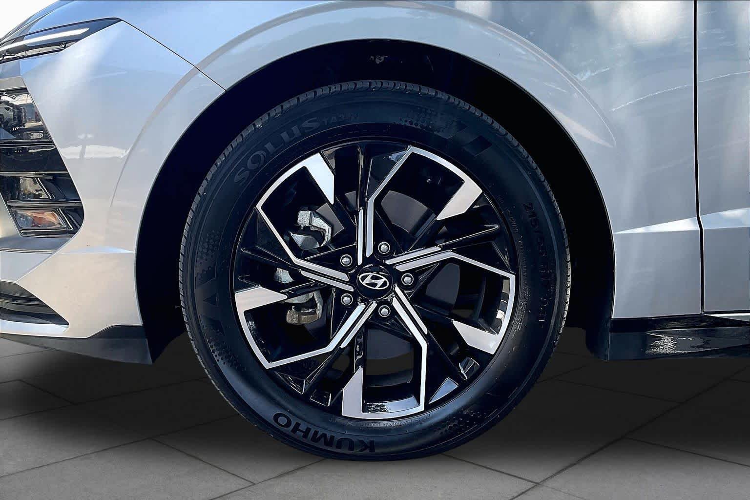 Used 2025 Aero Silver Hyundai SEL image 11