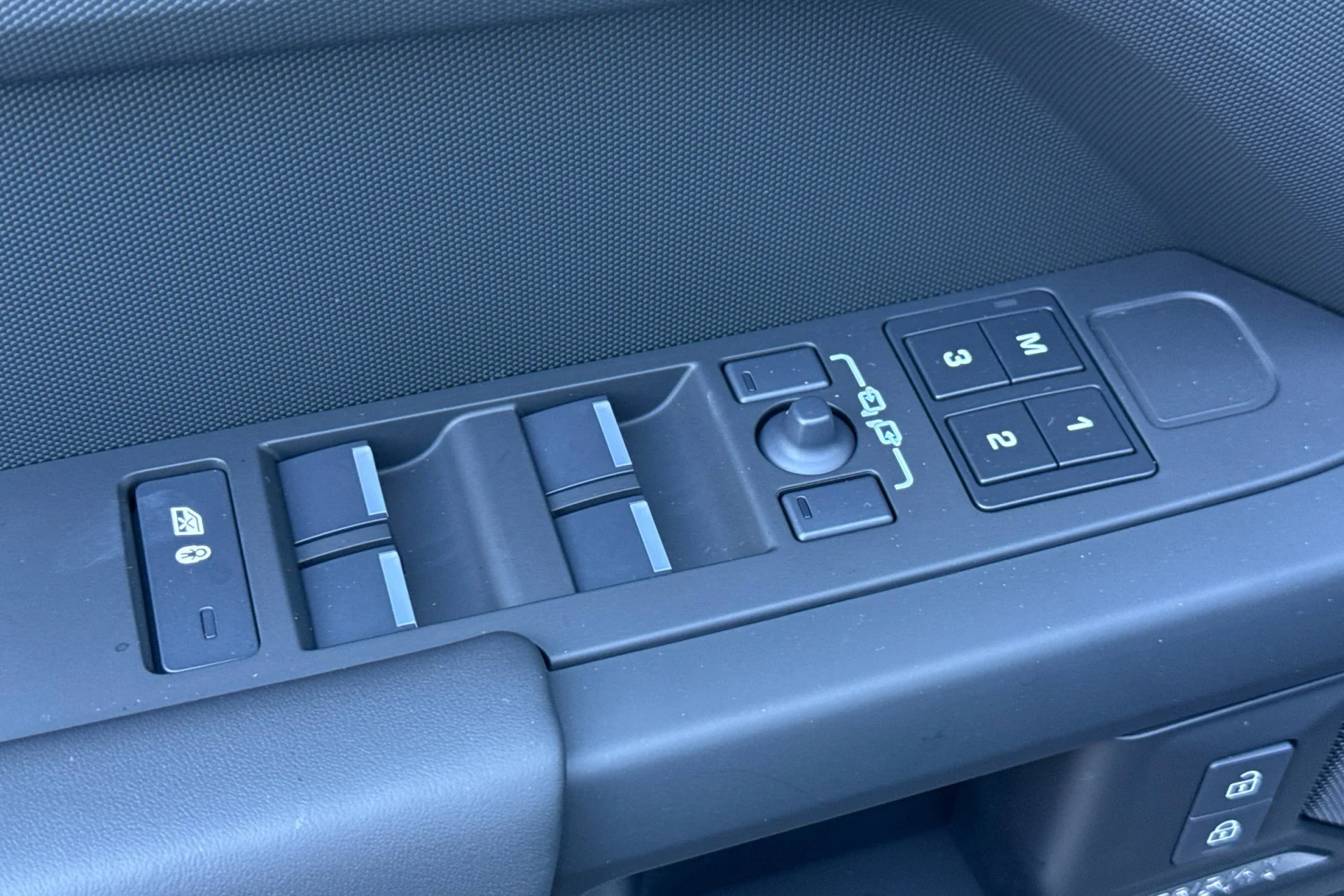 New 2026 Fuji White Land Rover X-Dynamic SE image 15