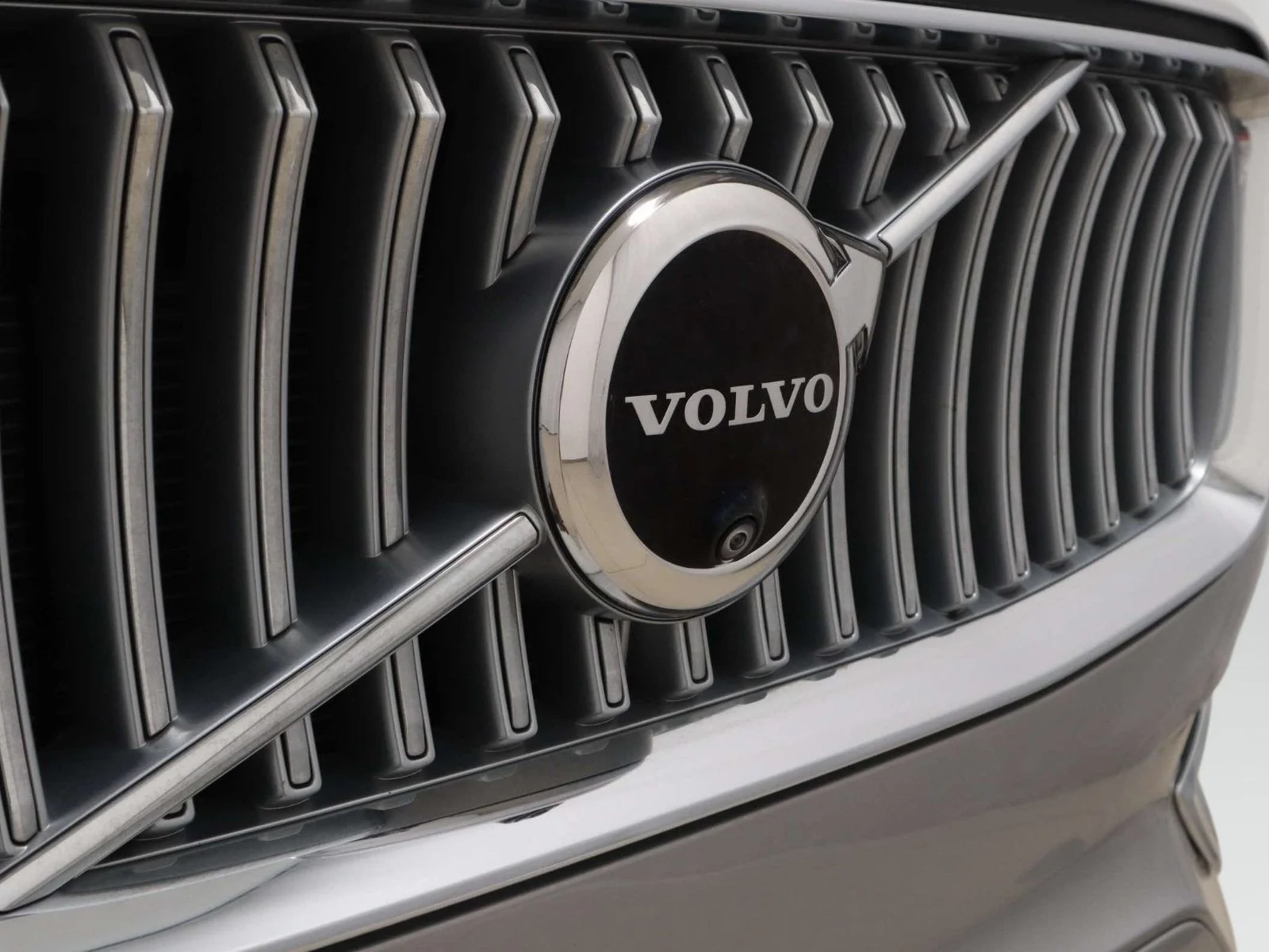 Used 2024 Silver Volvo Ultimate Bright Theme image 9