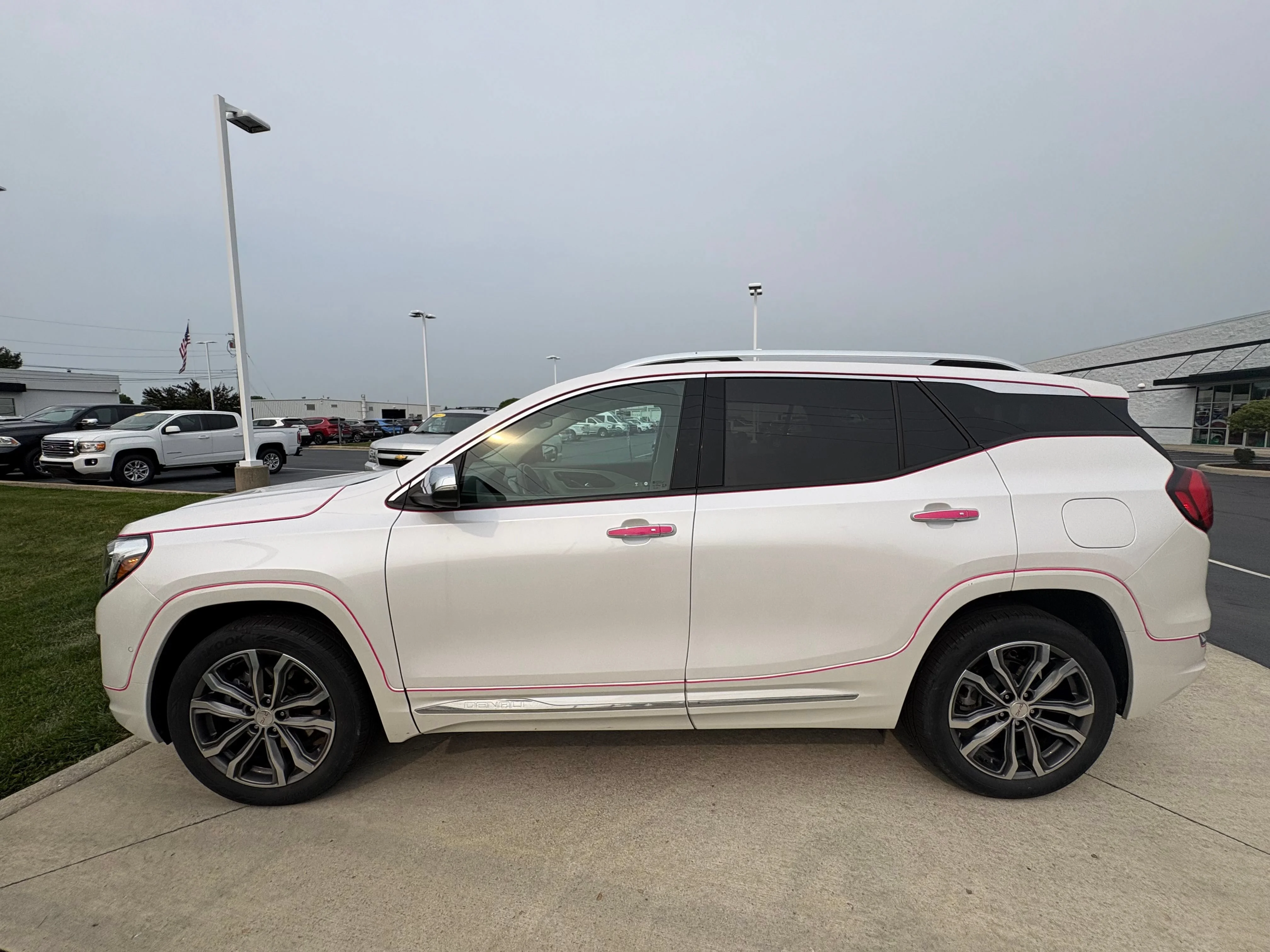 Used 2020 WHITE FROST TRICOAT GMC Denali image 4