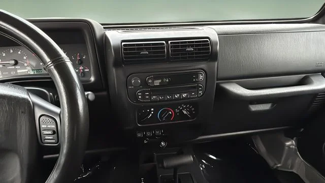 Used 2006 Silver Jeep Unlimited image 25
