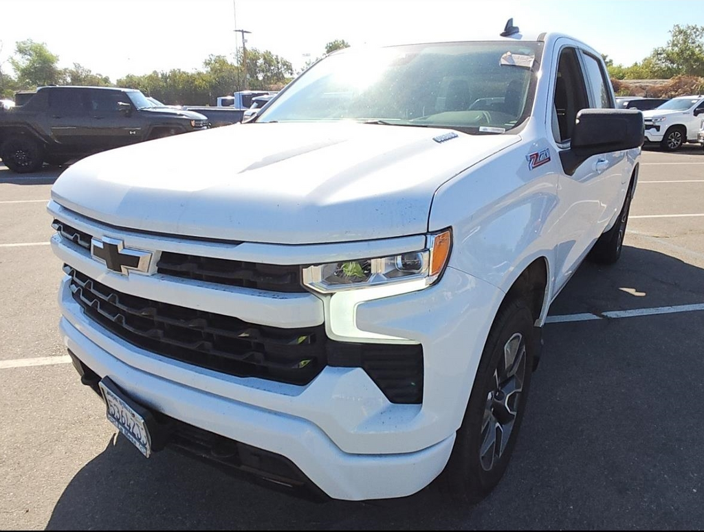 Used 2023 White Chevrolet RST image 1